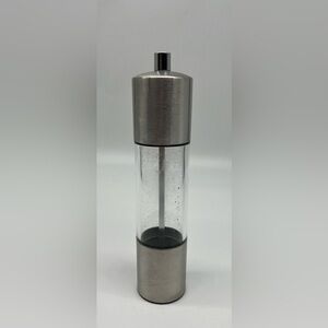 Cole & Mason pepper mill stainless steel gently used in excellent condition